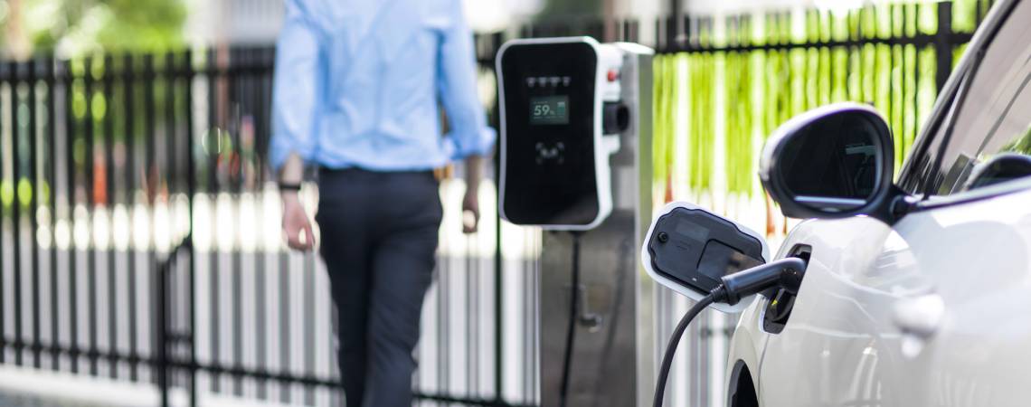 DEWA Green Charger Network vs Private EV Chargers – What Dubai Drivers Should Know